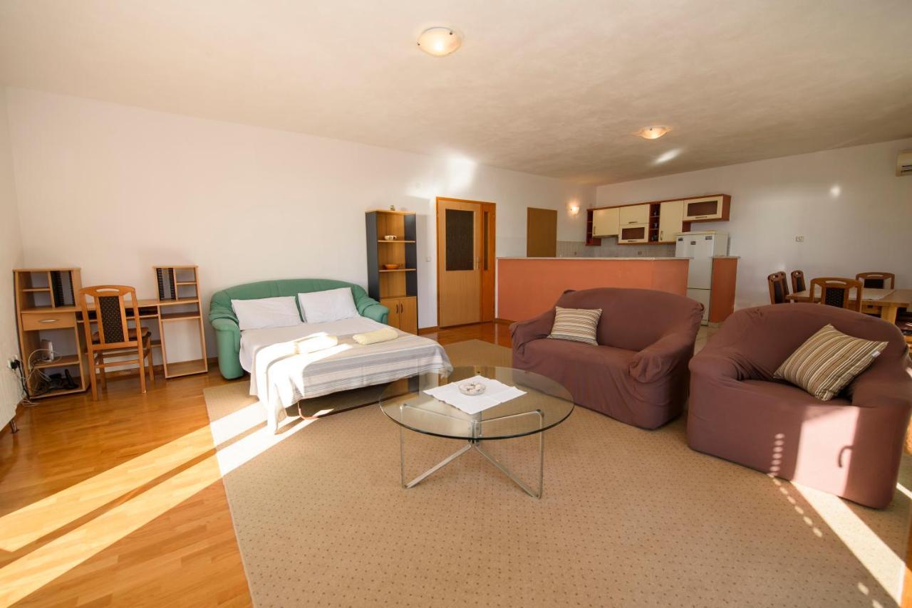 Apartman Mijo - Suhi Potok Jesenice  Exteriör bild